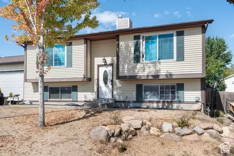 5768 W Lodestone Ave S, Kearns, UT 84118