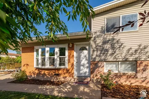 1094 N Angel St W, Layton, UT 84041