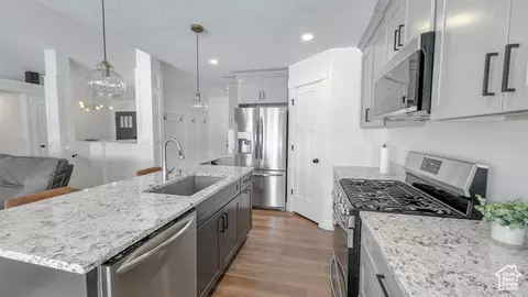 Kitchen - 3881 N Chapman Dr, Eagle Mountain, UT 84005 photo 4 of 5
