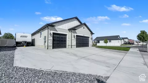 Exterior - 3881 N Chapman Dr, Eagle Mountain, UT 84005 photo 3 of 12