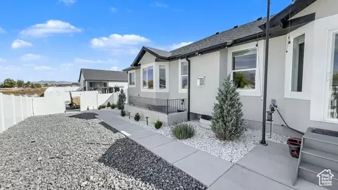 Exterior - 3881 N Chapman Dr, Eagle Mountain, UT 84005 photo 8 of 12