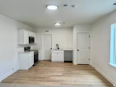Kitchen - 1293 E Wilbur Ln #513, Eagle Mountain, UT 84005 photo 2 of 2