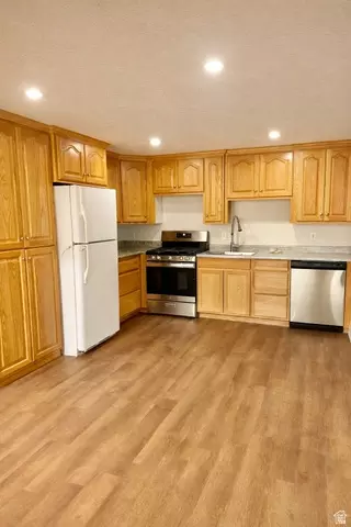 Kitchen - 24 Quiet Meadow Ln, Mapleton, UT 84664 photo 4 of 4