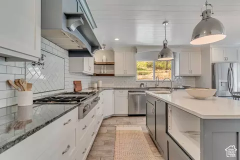 Kitchen - 24 Quiet Meadow Ln, Mapleton, UT 84664 photo 2 of 4