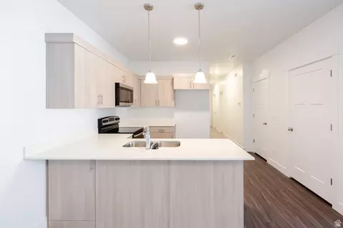 Kitchen - 4662 S Poplar Way #Q303, Mapleton, UT 84664 photo 3 of 3