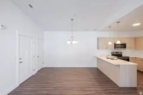 Dining - 4662 S Poplar Way #Q303, Mapleton, UT 84664 photo 1 of 1