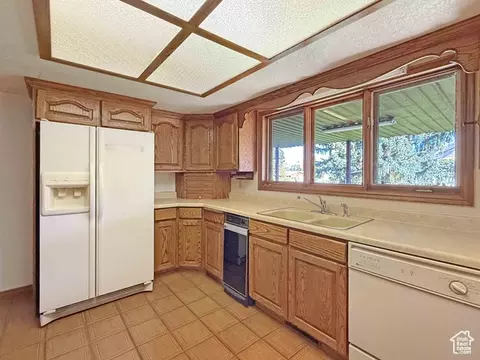Kitchen - 263 E Fish Hatchery Rd, Mantua, UT 84324 photo 3 of 4
