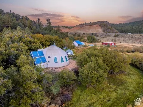 1460 E Coral Pink Cliffs Rd E, Glendale, UT 84729