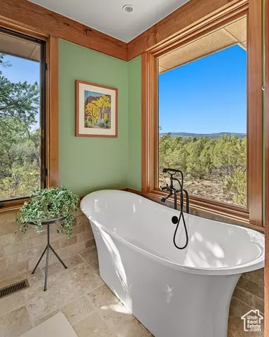 Bath - 2277 E Broken Branch Dr #28, Boulder, UT 84716 photo 5 of 9