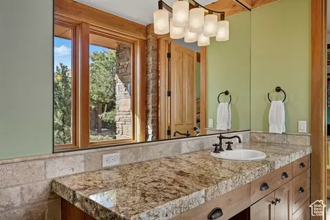 Bath - 2277 E Broken Branch Dr #28, Boulder, UT 84716 photo 4 of 9