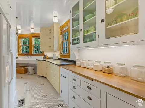 Kitchen - 252 N 400 E, Centerville, UT 84014 photo 3 of 7