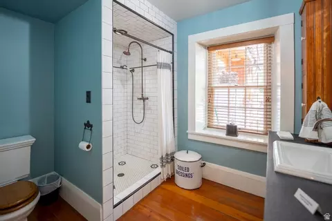 Bath - 252 N 400 E, Centerville, UT 84014 photo 1 of 5