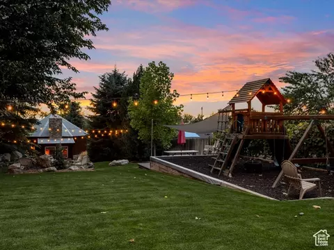 Exterior - 252 N 400 E, Centerville, UT 84014 photo 14 of 27