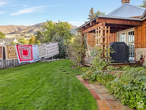 Exterior - 252 N 400 E, Centerville, UT 84014 photo 13 of 27