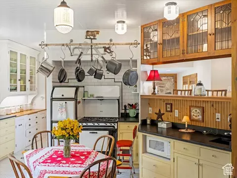 Kitchen - 252 N 400 E, Centerville, UT 84014 photo 6 of 7