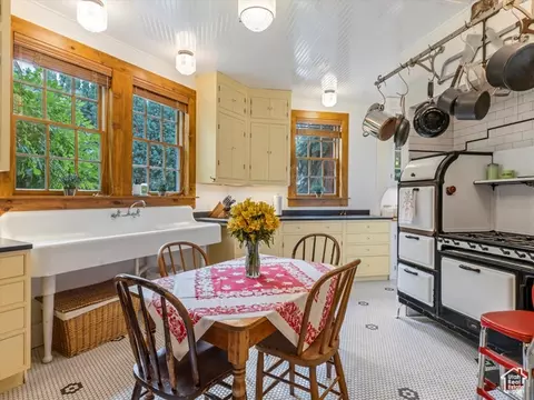 Kitchen - 252 N 400 E, Centerville, UT 84014 photo 1 of 7