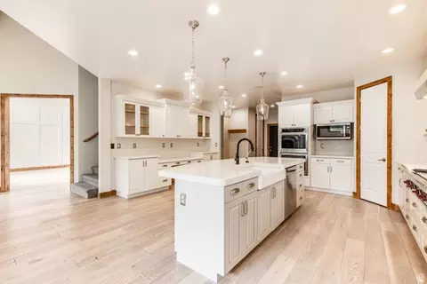 Kitchen - 259 S Twin River Loop, Alpine, UT 84004 photo 2 of 11