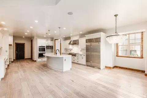 Kitchen - 259 S Twin River Loop, Alpine, UT 84004 photo 1 of 11
