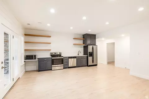 Kitchen - 259 S Twin River Loop, Alpine, UT 84004 photo 7 of 11