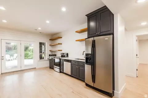 Kitchen - 259 S Twin River Loop, Alpine, UT 84004 photo 10 of 11