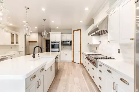 Kitchen - 259 S Twin River Loop, Alpine, UT 84004 photo 3 of 11