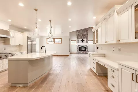 Kitchen - 259 S Twin River Loop, Alpine, UT 84004 photo 4 of 11