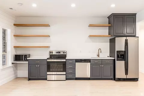 Kitchen - 259 S Twin River Loop, Alpine, UT 84004 photo 9 of 11
