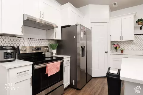 Kitchen - 1702 E Stone Way, Eagle Mountain, UT 84005 photo 3 of 4