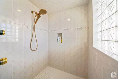 Bath - 1501 Oakhaven Ln, Wanship, UT 84017 photo 6 of 10