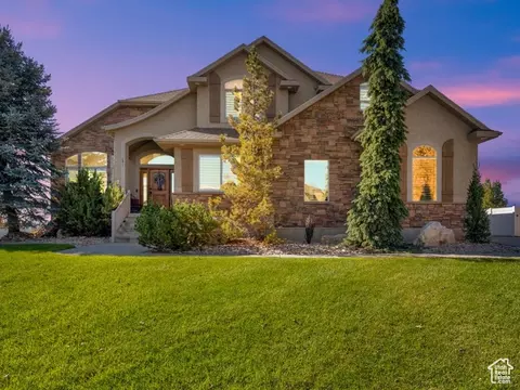 686 Wellington Dr, Kaysville, UT 84037
