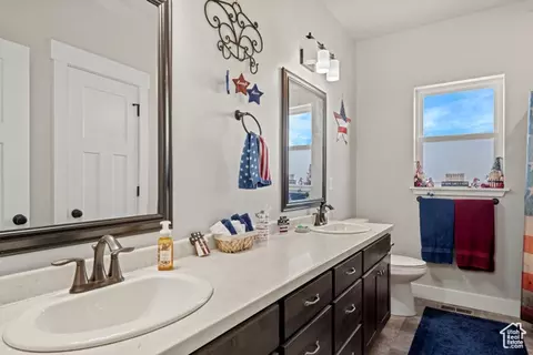 Bath - 190 W 3rd N, Bloomington, ID 83223 photo 1 of 5