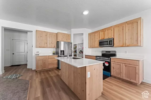 Kitchen - 1544 S Windsong Dr, Santaquin, UT 84655 photo 2 of 3