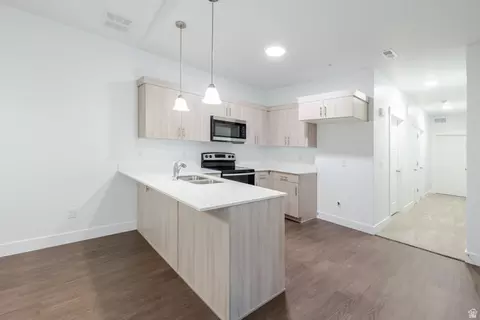 Kitchen - 4661 S Poplar Way #R302, Mapleton, UT 84664 photo 2 of 3