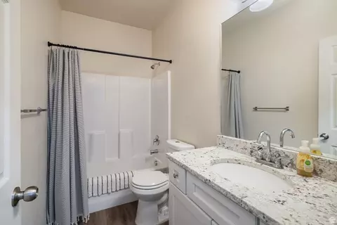 Bath - 3648 Johnston Pl Ave, Moab, UT 84532 photo 2 of 3