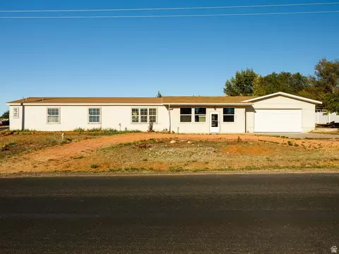 1686 S Powell Dr, Kanab, UT 84741