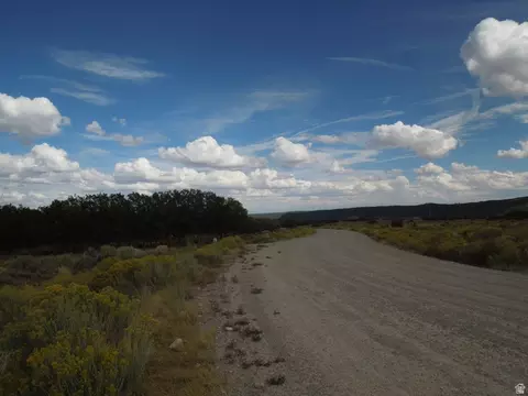 33 E Spring Draw Dr E #2, La Sal, UT 84530 photo 4