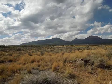 32 S Stone Rd S #2, La Sal, UT 84530