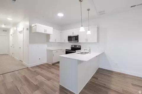 Kitchen - 4661 S Poplar Way #R304, Mapleton, UT 84664 photo 2 of 3