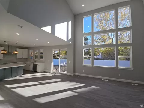 Living - 6849 S Jefferson St, Murray, UT 84107 photo 2 of 2