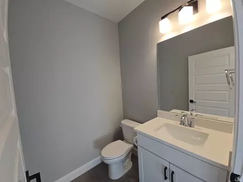 Bath - 6849 S Jefferson St, Murray, UT 84107 photo 4 of 10