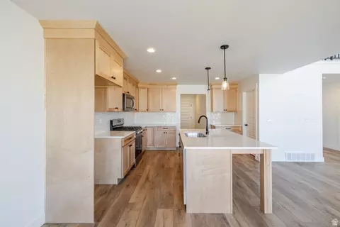 Kitchen - 4442 N Castle Rd #125, Eagle Mountain, UT 84005 photo 2 of 2