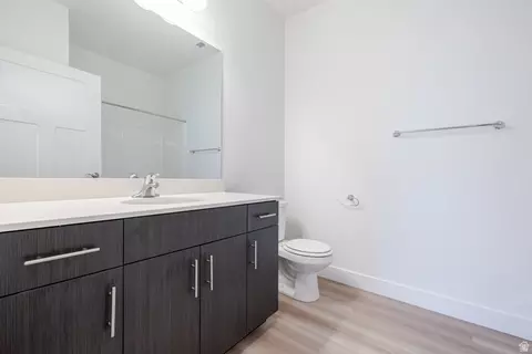 Bath - 693 W 4500 S #O101, Mapleton, UT 84664 photo 1 of 2