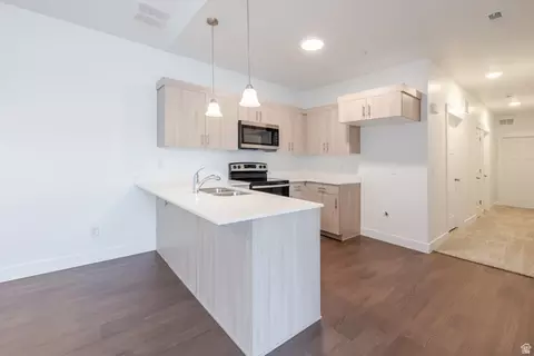 Kitchen - 693 W 4500 S #O302, Mapleton, UT 84664 photo 2 of 3