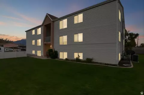 1689 W 8295 S #2, West Jordan, UT 84088