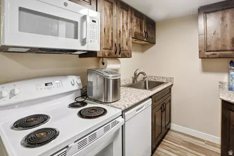 1689 W 8295 S #2, West Jordan, UT 84088
