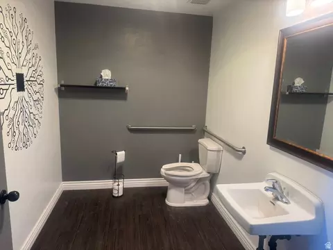 Bath - 45 W Main St, Moroni, UT 84646 photo 2 of 3