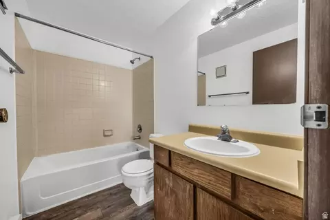 Bath - 370 Aria Blvd E, Wendover, UT 84083 photo 2 of 2