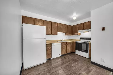 Kitchen - 370 Aria Blvd E, Wendover, UT 84083 photo 2 of 3