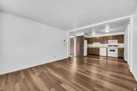 Living - 370 Aria Blvd E, Wendover, UT 84083 photo 4 of 7
