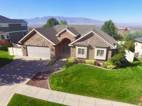 1211 Grandview Dr, Providence, UT 84332